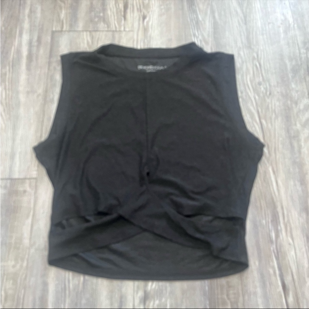 Beyond Yoga Under Over Featherweight Cropped Tank